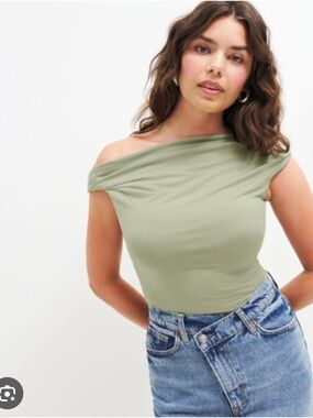 Reformation cell off the shoulder top in artichoke xs